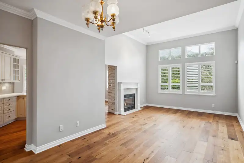 34 15055 20 AVENUE - photo 2 of 40