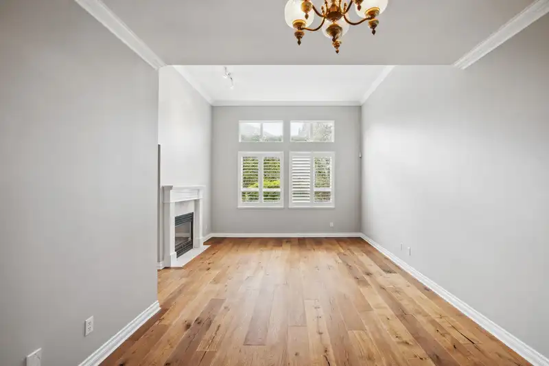 34 15055 20 AVENUE - photo 3 of 40