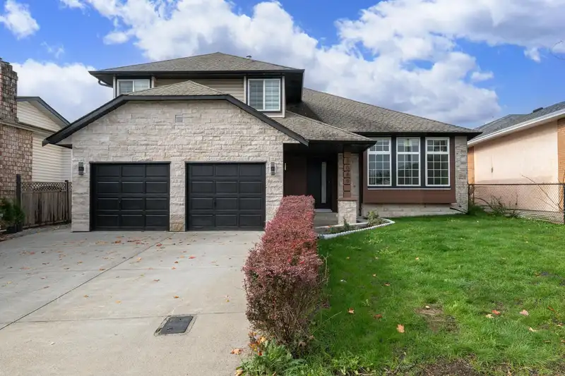 3089 GOLDFINCH STREET - photo 1 of 40