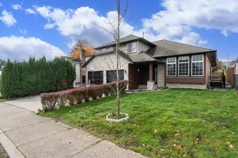 3089 GOLDFINCH STREET - photo 3 of 40