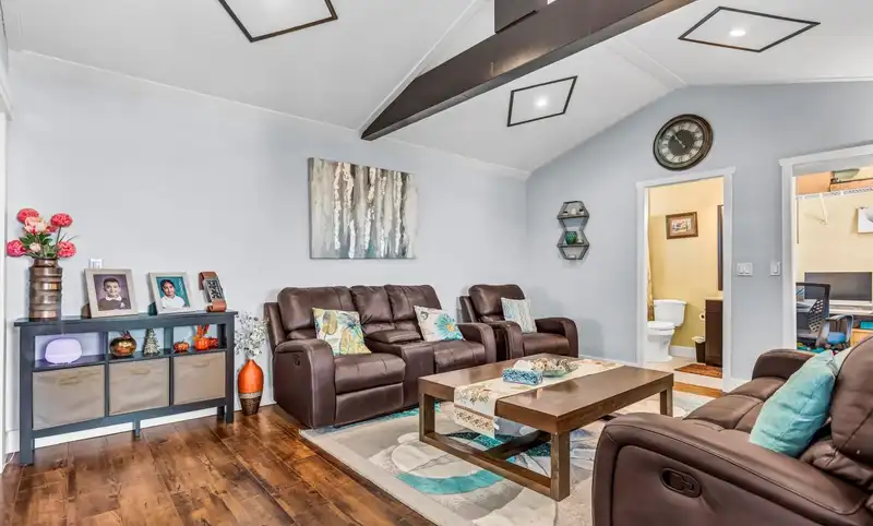 18240 64 AVENUE - photo 3 of 36
