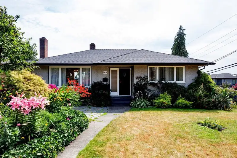 4606 PORTLAND STREET - photo 1 of 32