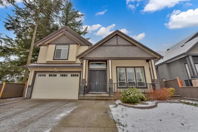 9405 126 STREET - photo 2 of 25