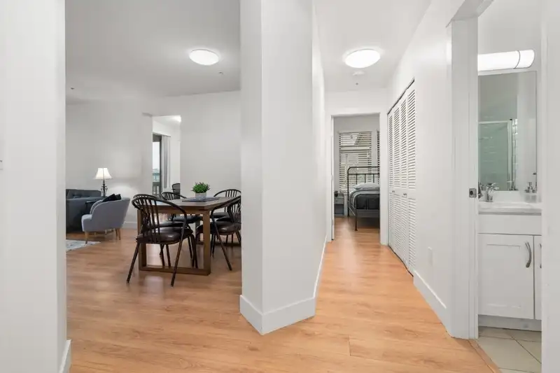 411 2338 WESTERN PARKWAY - photo 2 of 24