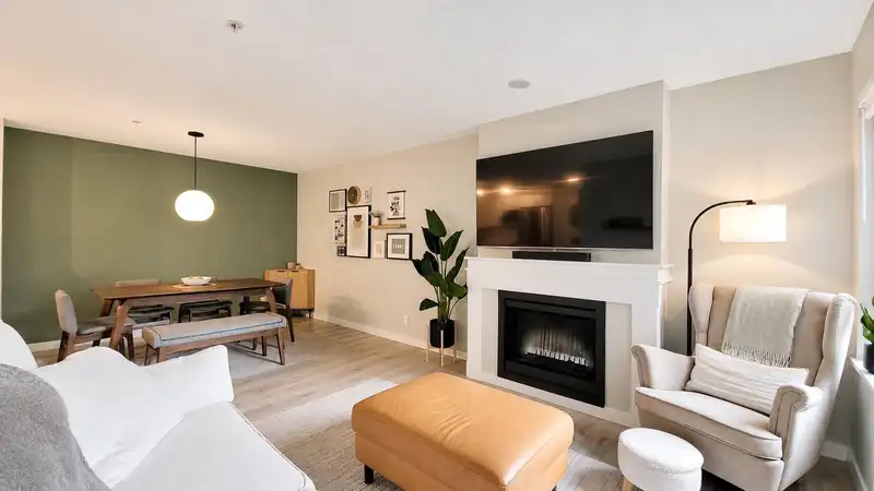 210 3105 LINCOLN AVENUE - photo 4 of 20