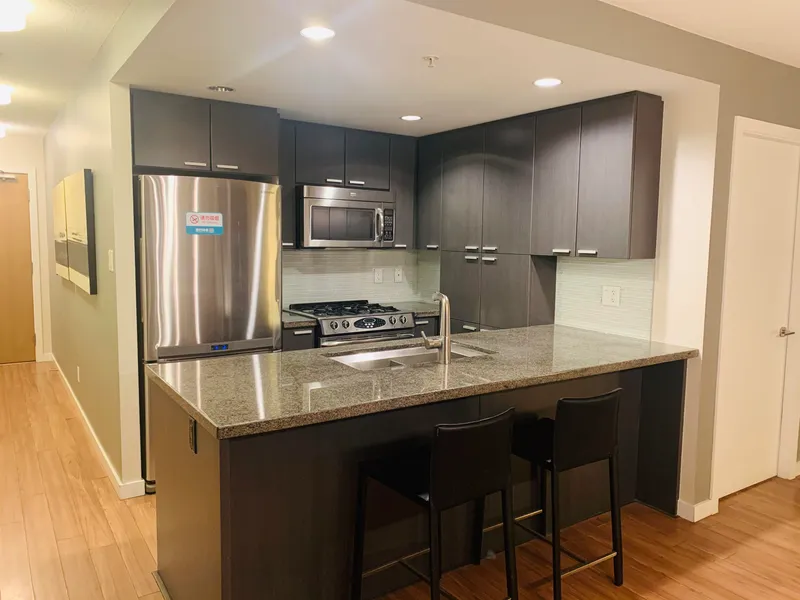 1406 2200 DOUGLAS ROAD - photo 2 of 9