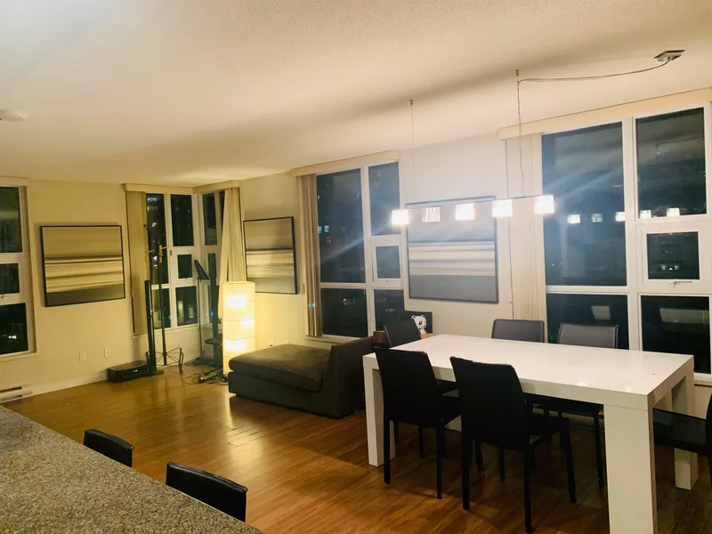 1406 2200 DOUGLAS ROAD - photo 3 of 9