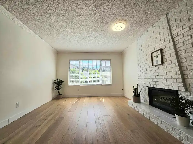 1955 FLYNN CRESCENT - photo 3 of 37