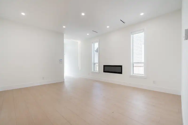 11551 80 AVENUE - photo 3 of 39