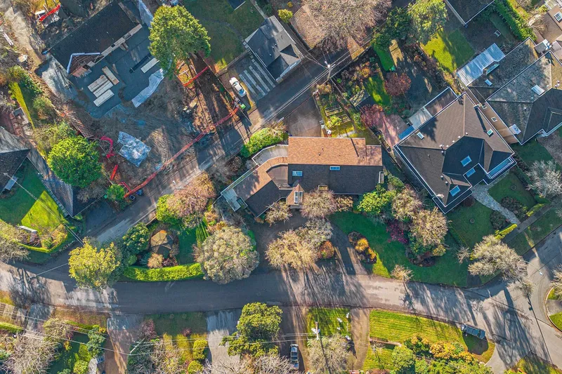 7225 HUDSON STREET - photo 2 of 11