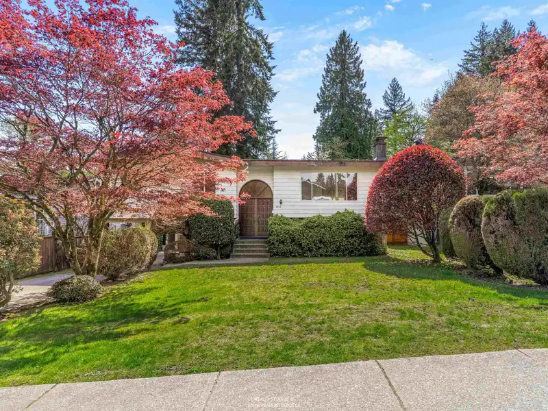 2553 BENDALE ROAD - photo 1 of 30