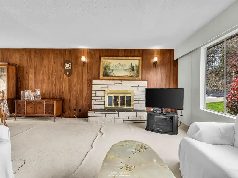 2553 BENDALE ROAD - photo 3 of 30