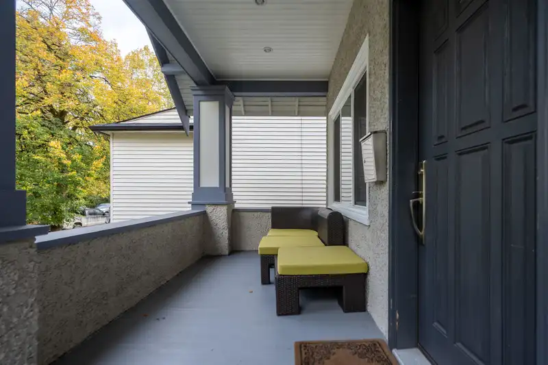 518 E 11TH AVENUE - photo 3 of 37