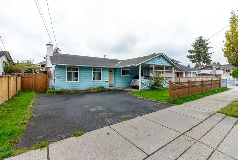 12674 96 AVENUE - photo 2 of 36