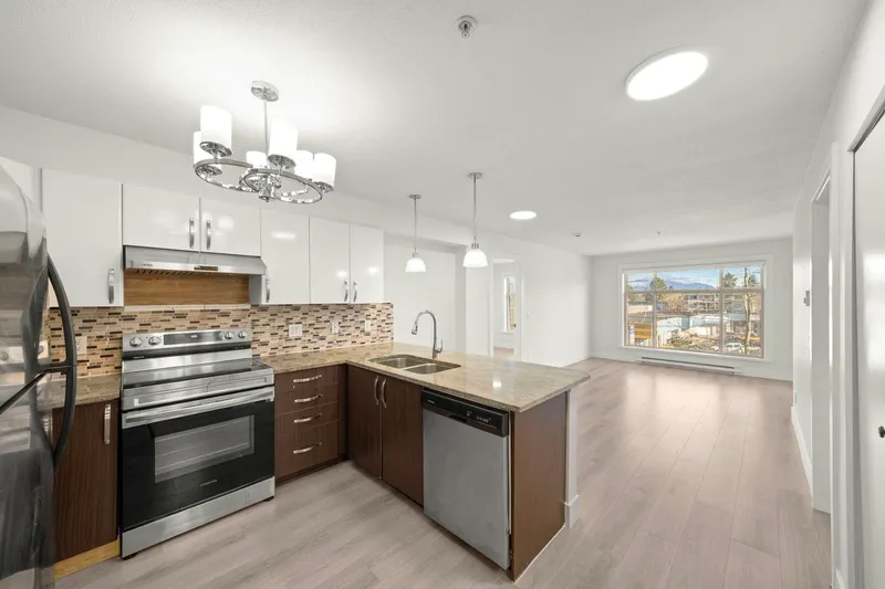 318 13555 GATEWAY DRIVE - photo 4 of 25