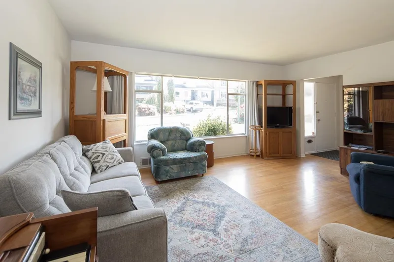 7985 ROSEWOOD STREET - photo 4 of 25