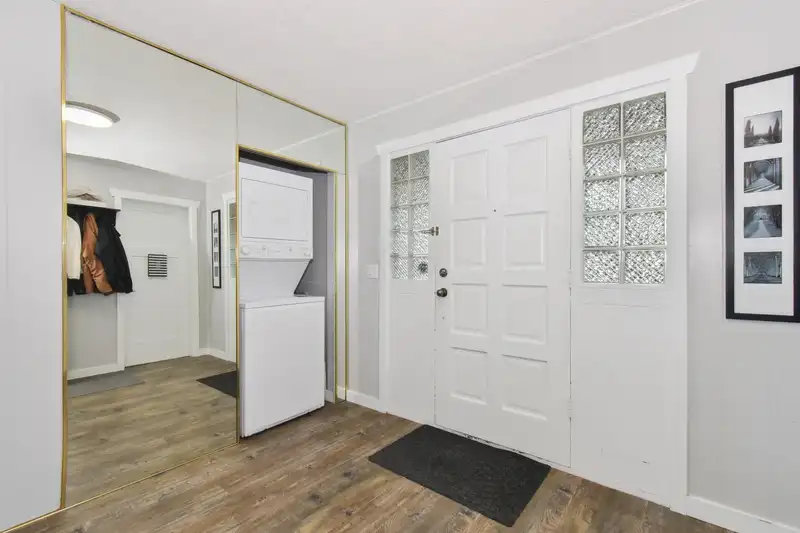 16633 78 AVENUE - photo 2 of 31