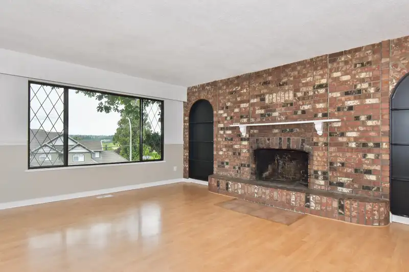 16633 78 AVENUE - photo 3 of 31