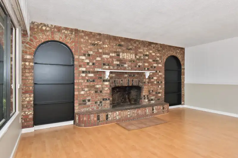 16633 78 AVENUE - photo 4 of 31