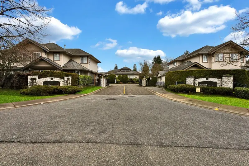 55 8888 151 STREET - photo 3 of 25