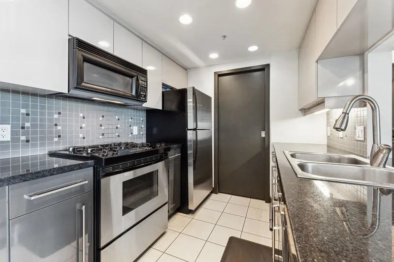 2201 1408 STRATHMORE MEWS - photo 3 of 25