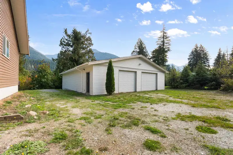 26542 REYNOLDS ROAD - photo 2 of 40