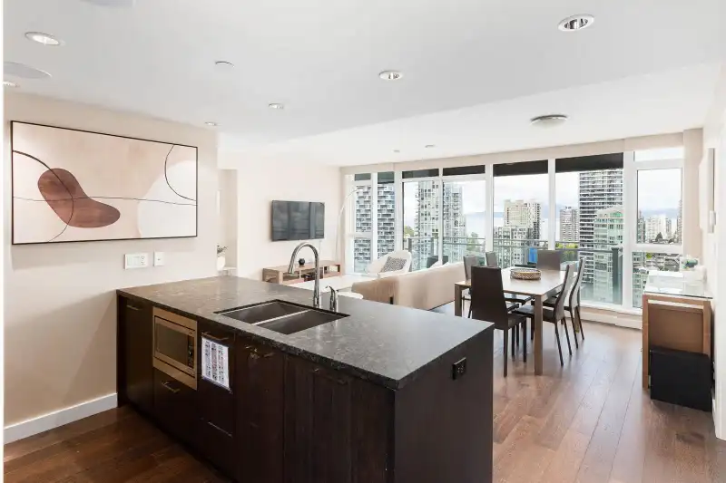 2602 1372 SEYMOUR STREET - photo 1 of 40