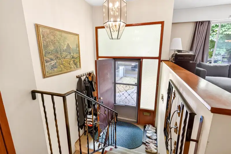2175 WAVERLEY AVENUE - photo 4 of 25