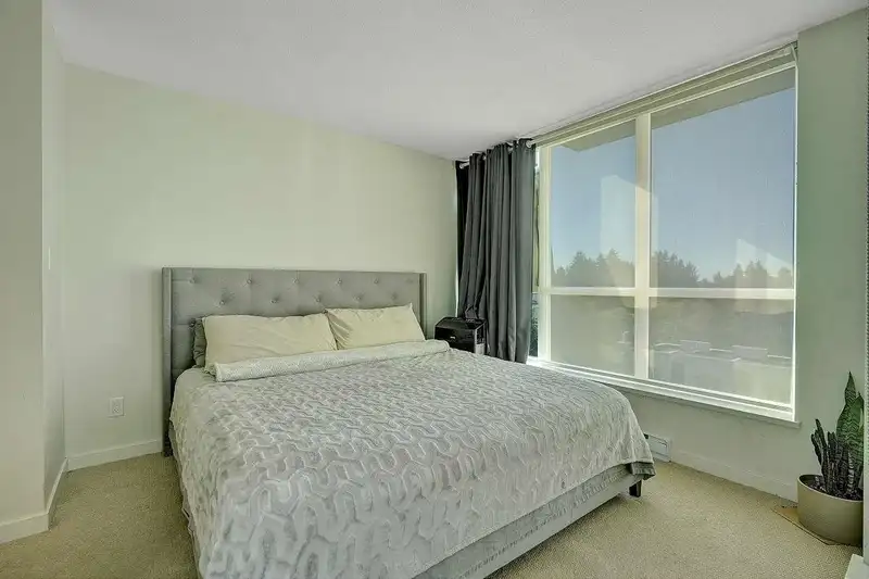 701 13325 102A AVENUE - photo 4 of 11