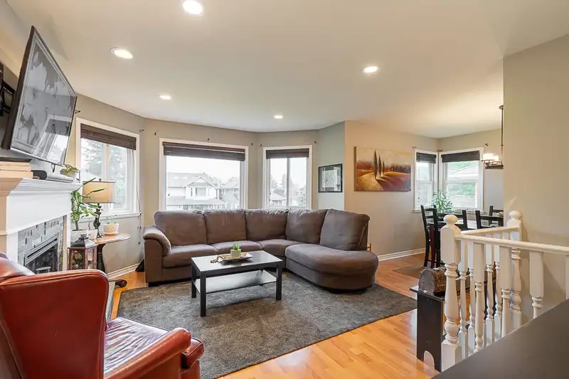 9212 211B STREET - photo 3 of 24