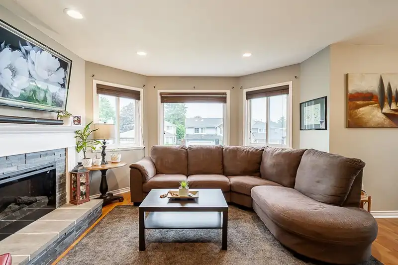 9212 211B STREET - photo 4 of 24