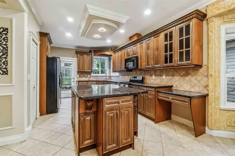 2018 TURNBERRY LANE - photo 3 of 38