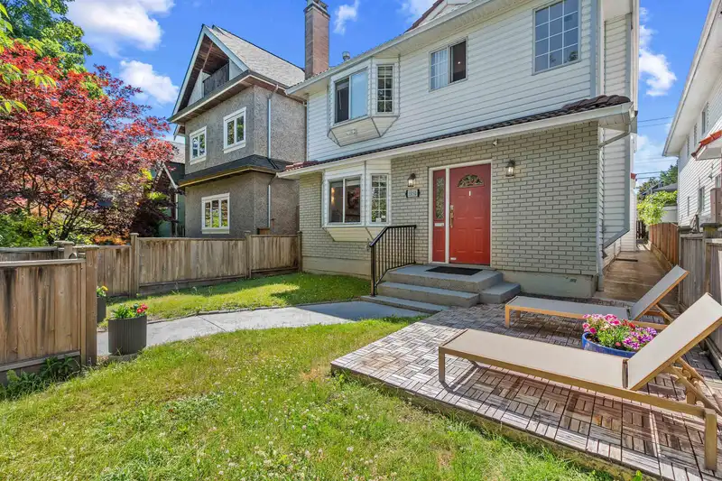 1050 E 10TH AVENUE - photo 1 of 32
