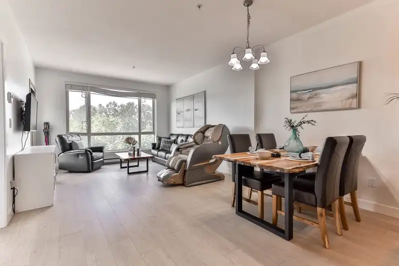 319 14333 104 AVENUE - photo 1 of 17