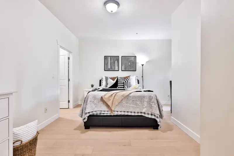 319 14333 104 AVENUE - photo 4 of 17
