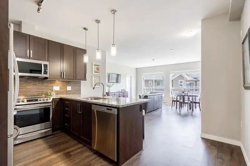 416 6470 194 STREET - photo 2 of 40