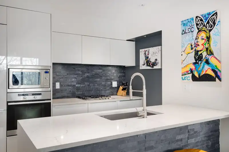 203 181 W 1ST AVENUE - photo 2 of 24