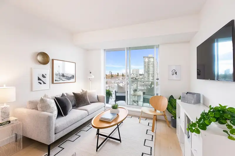 906 2220 KINGSWAY - photo 2 of 32