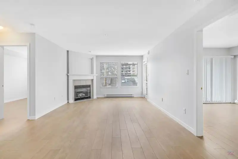 413 1576 MERKLIN STREET - photo 3 of 36