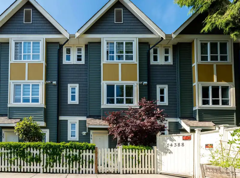 14 14388 103 AVENUE - photo 1 of 11
