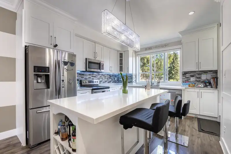 14 14388 103 AVENUE - photo 3 of 11
