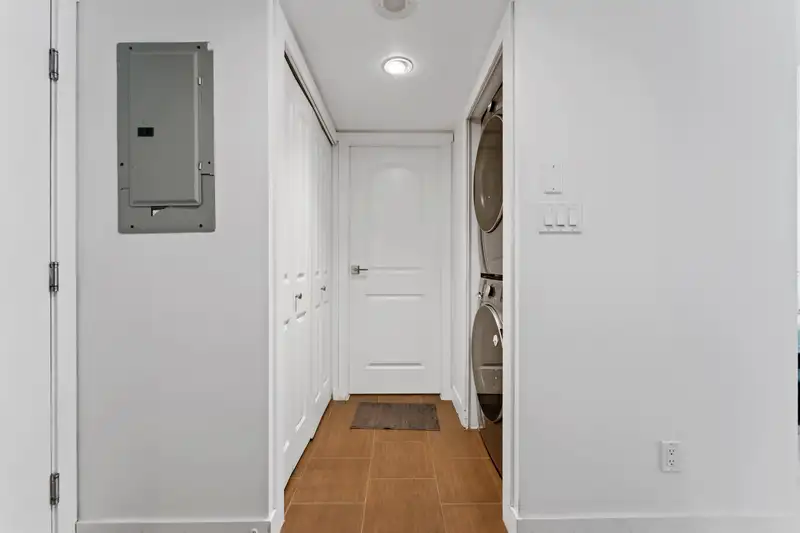 606 200 KEARY STREET - photo 3 of 23