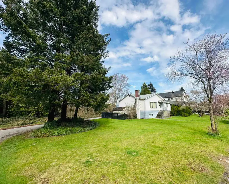 2925 E 25TH AVENUE - photo 3 of 40