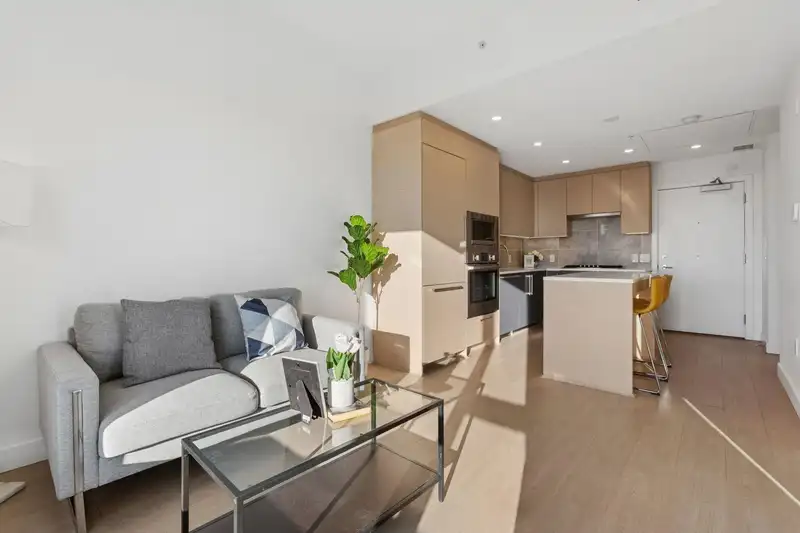 415 8888 OSLER STREET - photo 4 of 14