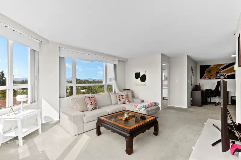 804 3190 GLADWIN ROAD - photo 3 of 32