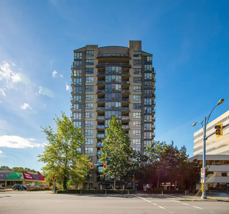1006 8180 GRANVILLE AVENUE - photo 1 of 2