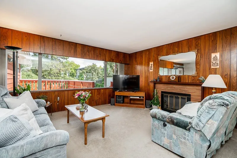 5388 HALLEY AVENUE - photo 4 of 25