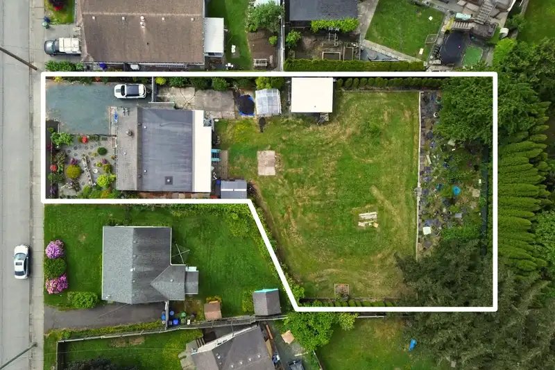 45573 WELLINGTON AVENUE - photo 2 of 20