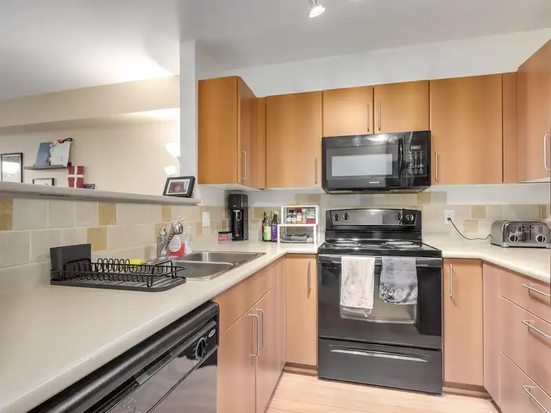 401 3575 EUCLID AVENUE - photo 1 of 20