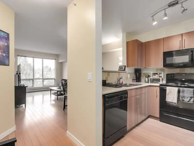 401 3575 EUCLID AVENUE - photo 4 of 20